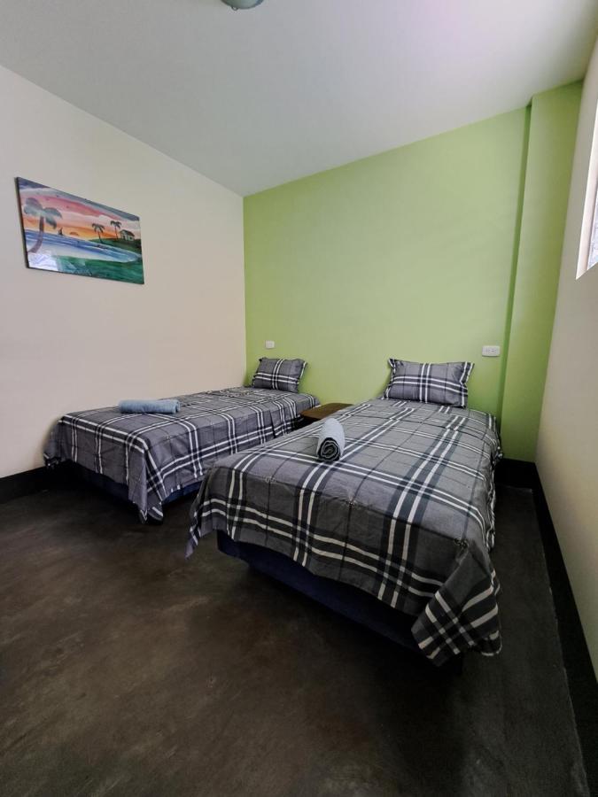 Hostal Mochilas Granada Bagian luar foto